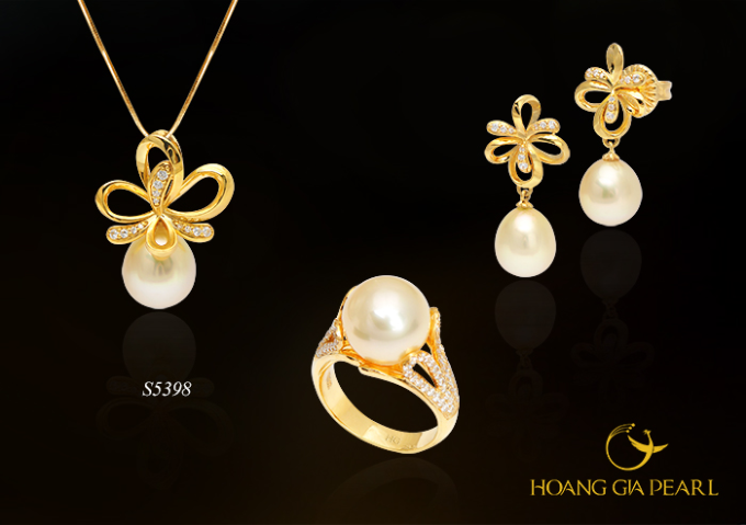 rang-ro-cung-trang-suc-ngoc-trai-anh-vang-5