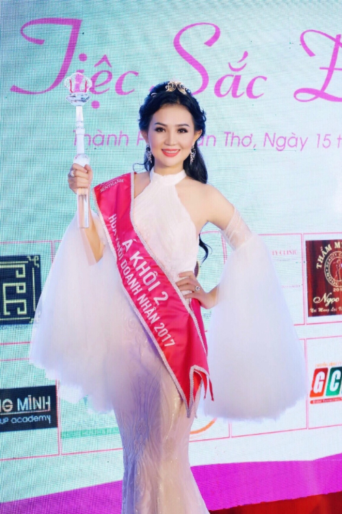 cac-hoa-khoi-doanh-nhan-toa-sang-voi-trang-suc-ngoc-trai-6