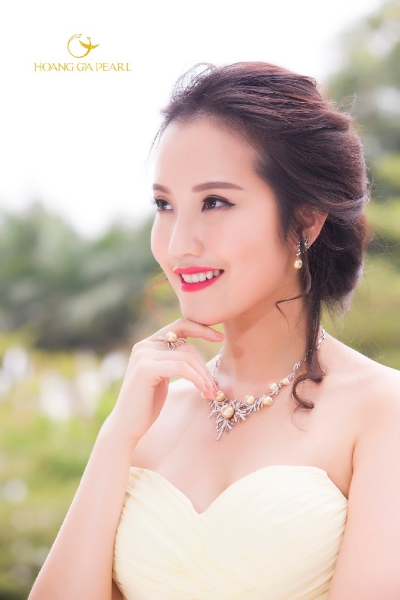 rang-ro-cung-trang-suc-ngoc-trai-anh-vang