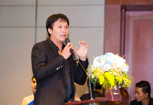vuong-mien-hoa-hau-dai-duong-su-dung-ngoc-trai-quy-hiem-3
