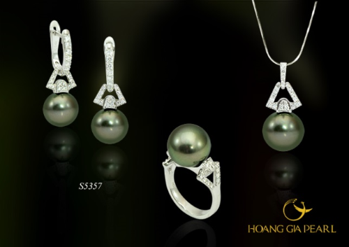 trang-suc-ngoc-trai-duoc-cac-nha-mot-lang-xe-5
