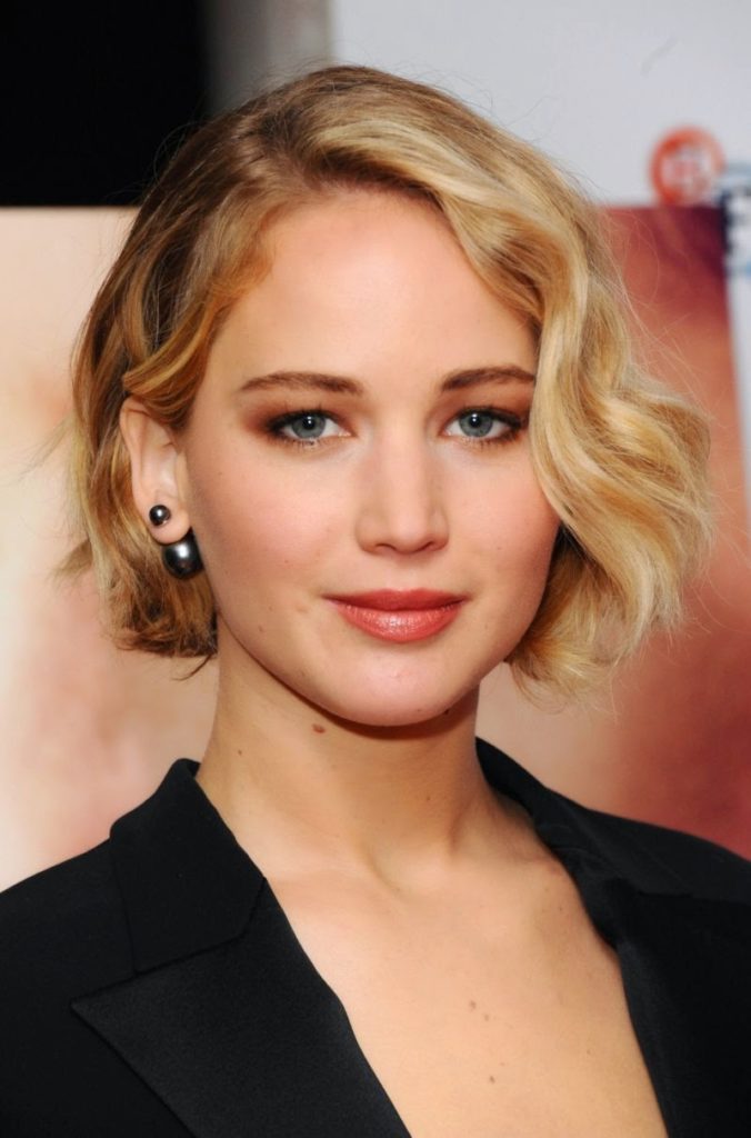 Mạnh mẽ, cuốn hút cùng đôi bông ngọc trai đen như nữ diễn viên Jennifer Lawrence Jennifer Lawrence - manh me, cuon hut cung doi bong tai ngoc trai den