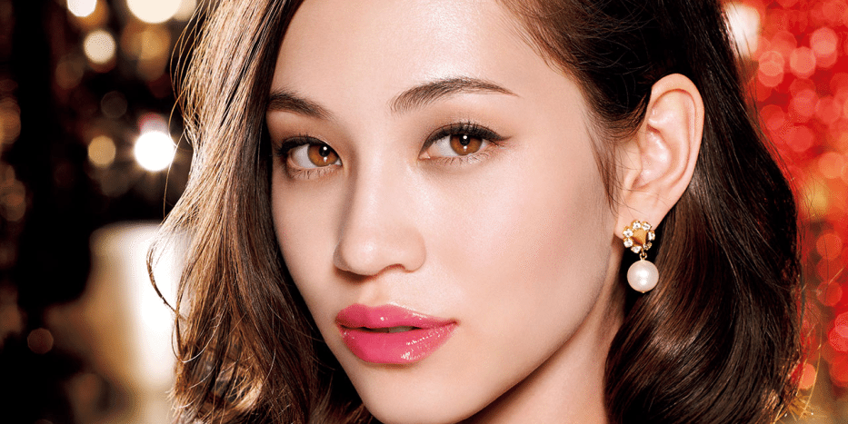 Co nang da tai Mizuhara Kiko vo cung ngot ngao trong trang suc bong tai ngoc trai 