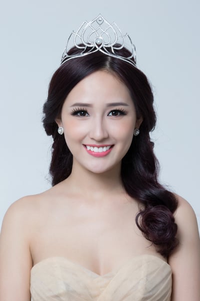 “Thời gian là kẻ thù của phụ nữ” nhưng dường như điều ấy không đúng với nàng Hoa hậu xinh đẹp này. Cô vẫn giữ được vẻ đẹp như thủa trăng tròn