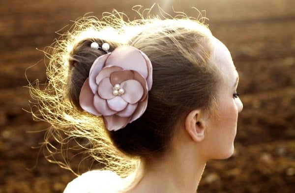 nu trang no toc lam tu lua co gan ngoc trai