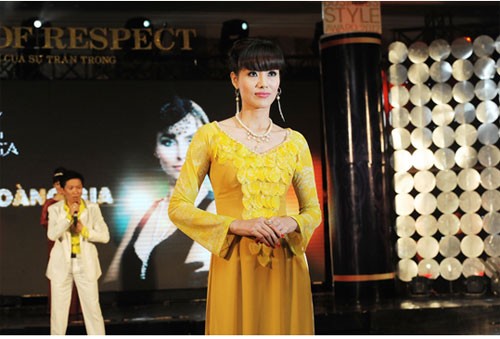 nguoi mau va trang suc ngoc trai 1