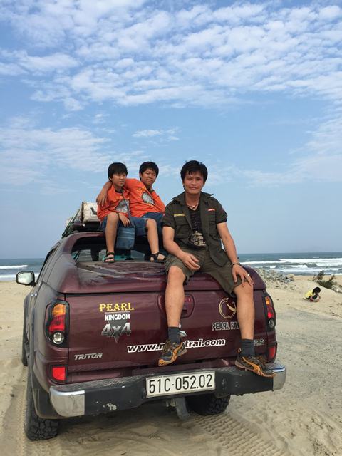 Nhung chuyen Offroad cua anh Ho Thanh Tuan cung con trai