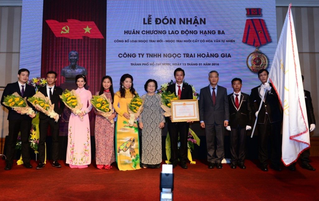 Ông Hồ Thanh Tuấn nhận Huân chương lao động hạng Ba ong Ho Thanh Tuan nhan huan chuong lao dong hang 3