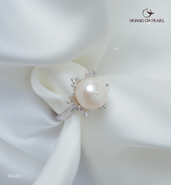 NHẪN NGỌC TRAI R8133 - NGỌC F TRẮNG SIZE 8-9