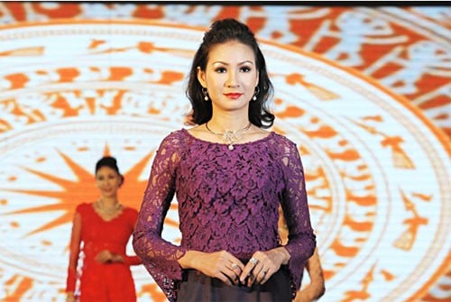 tang heu van cung trang suc ngoc trai