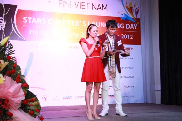 thinh thoang phai xem kich ban tren tay