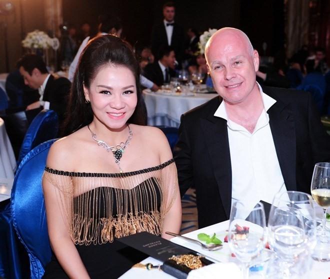 Ca sỹ Thu Minh đẹp quý phái khi mang trên mình chiếc vòng cổ ngọc trai độc quyền của thương hiệu Hoàng Gia Pearl Ca sy Thu Minh dep quy phai khi mang tren minh chiec vong co ngoc trai doc quyen cua thuong hieu Hoang Gia Pearl