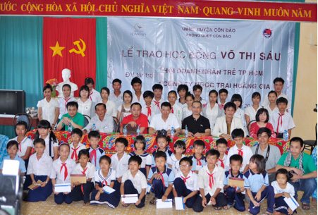 Nụ cười hồn nhiên Ngoc trai trao hoc bong vo thi sau