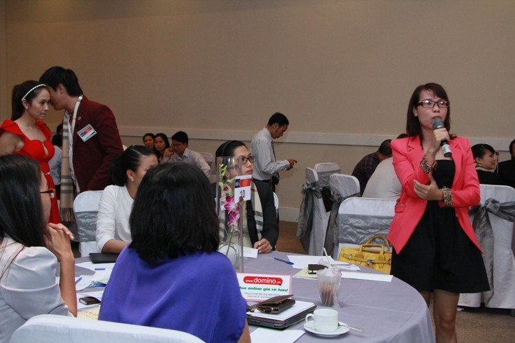 trao doi kich ban ben canh ga