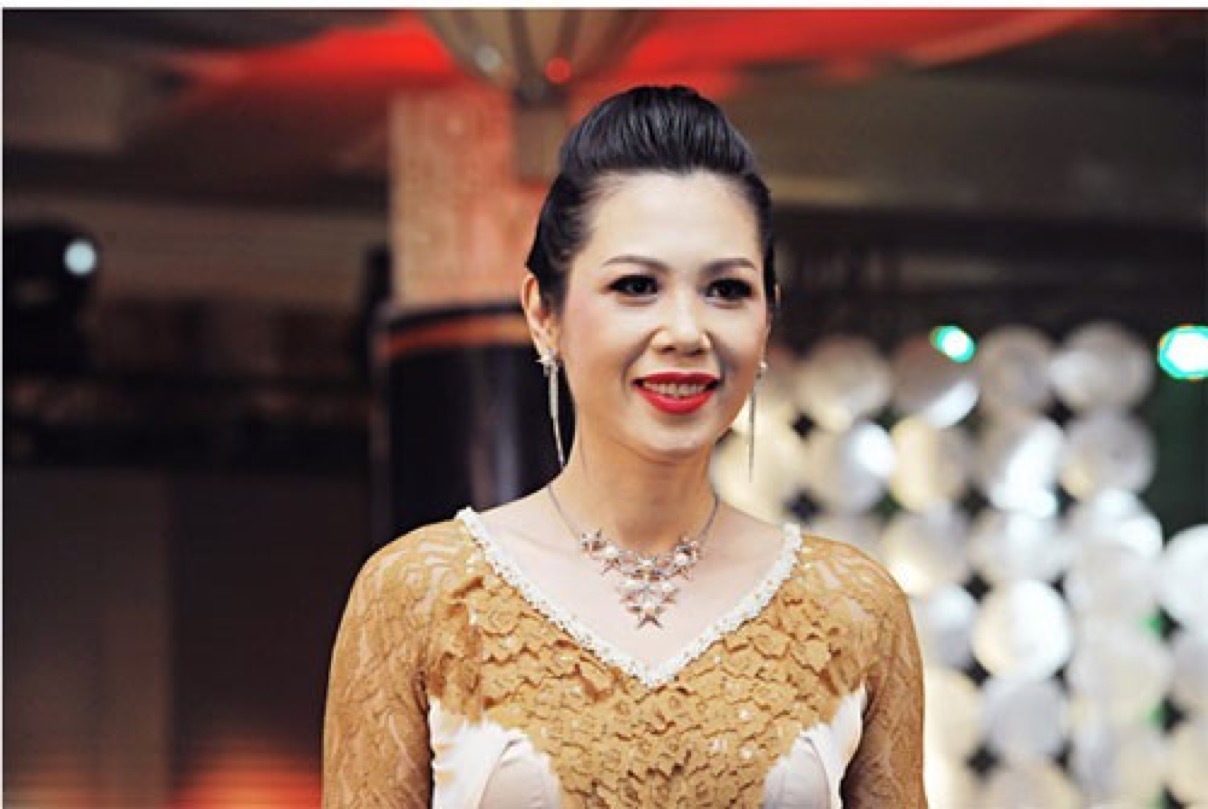 vi thị dong cung trang suc ngoc trai