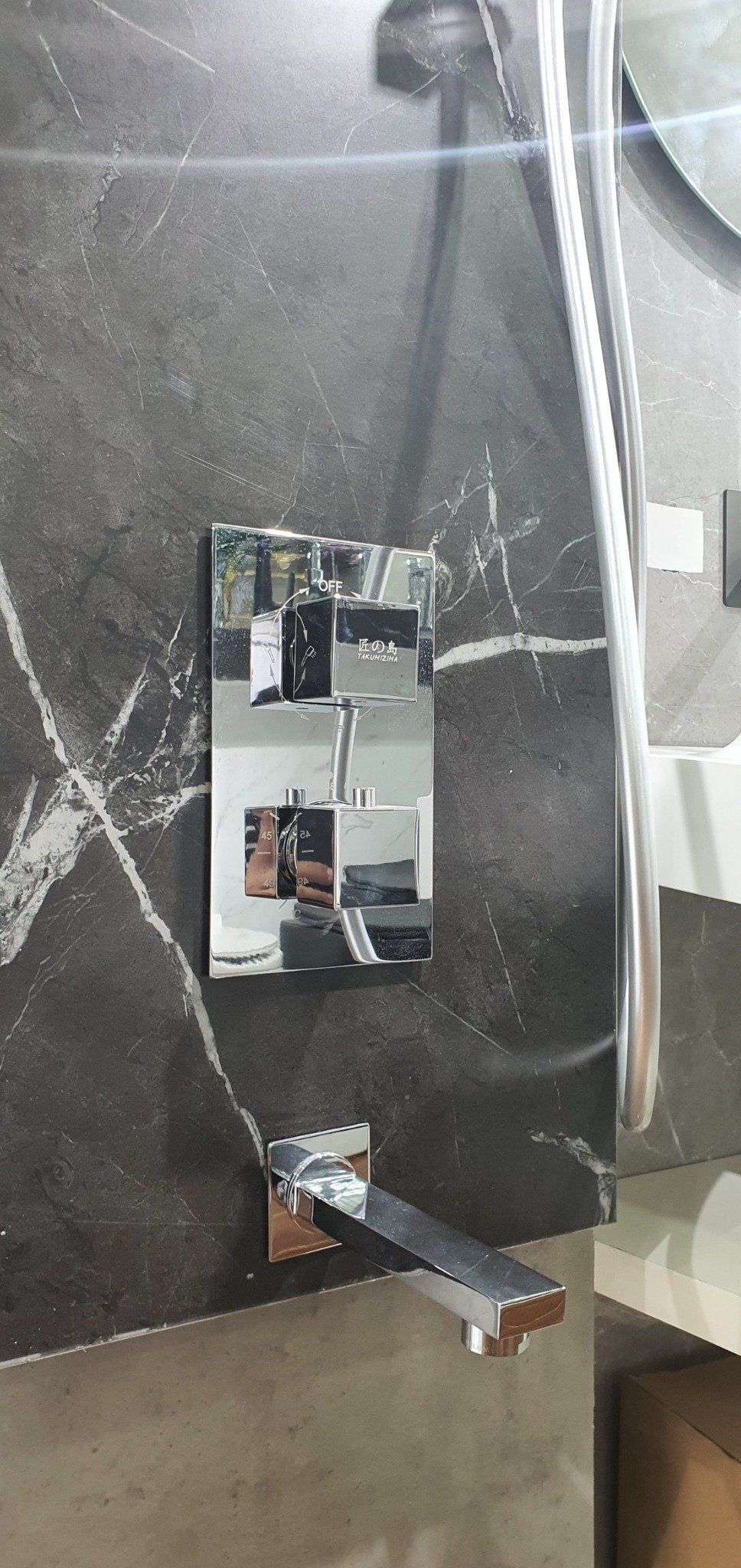  Wall-Mounted Shower Fc-4051c 