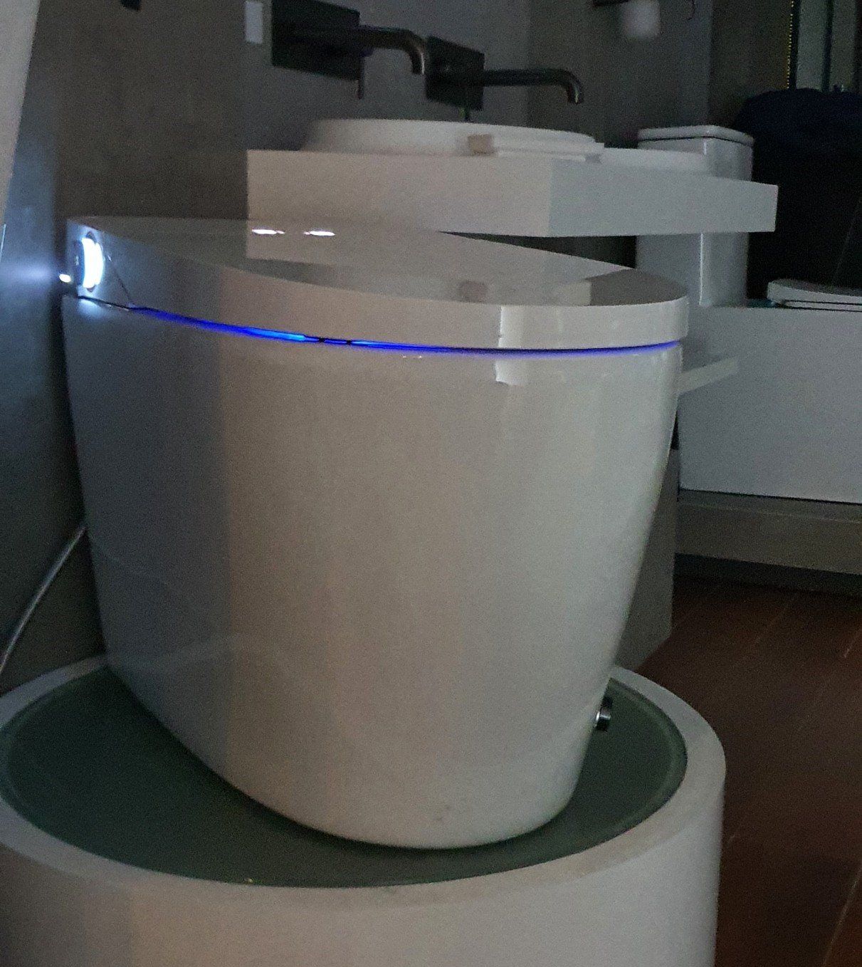  Smart Toilet Tkm-136 