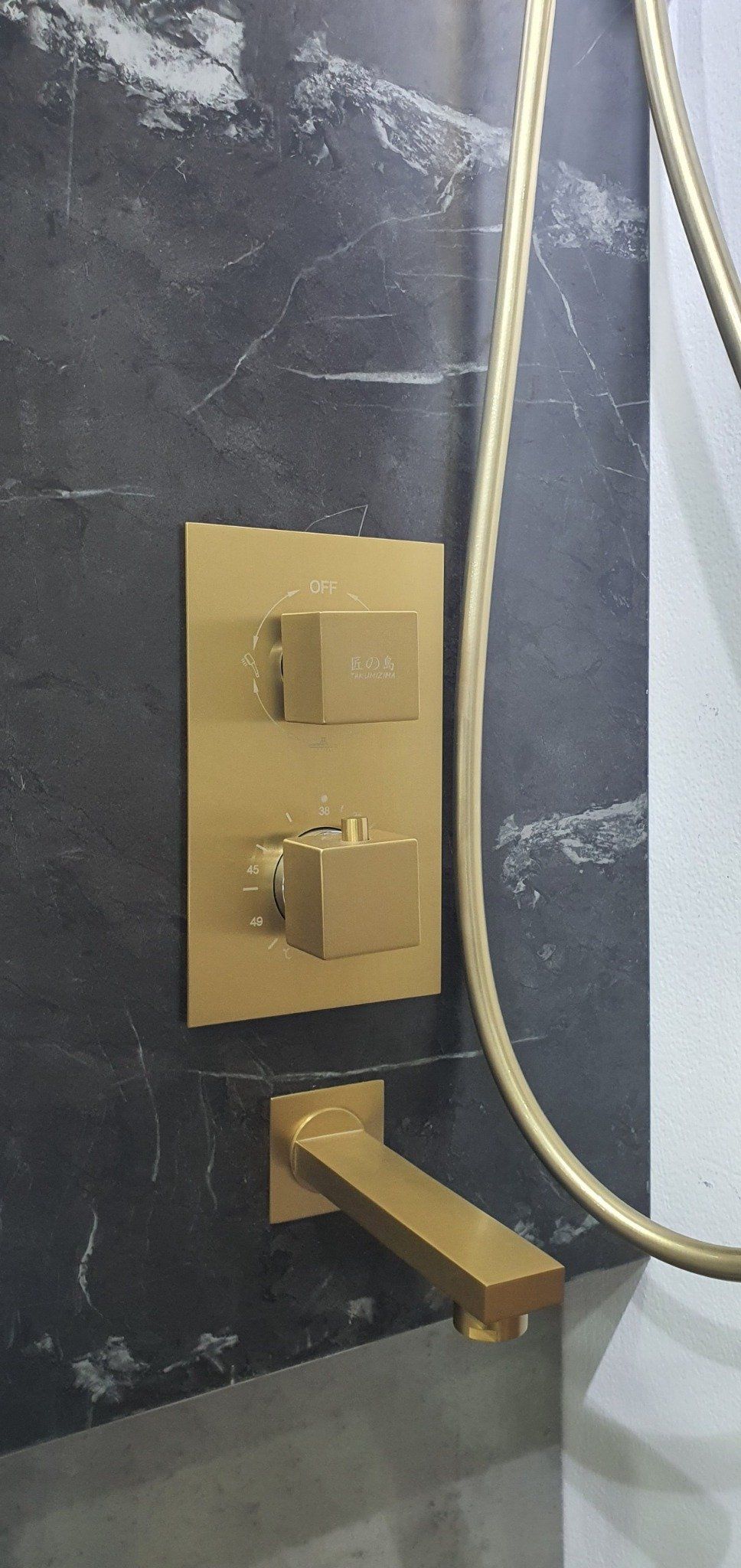  Wall-Mounted Shower Fc-4051g 