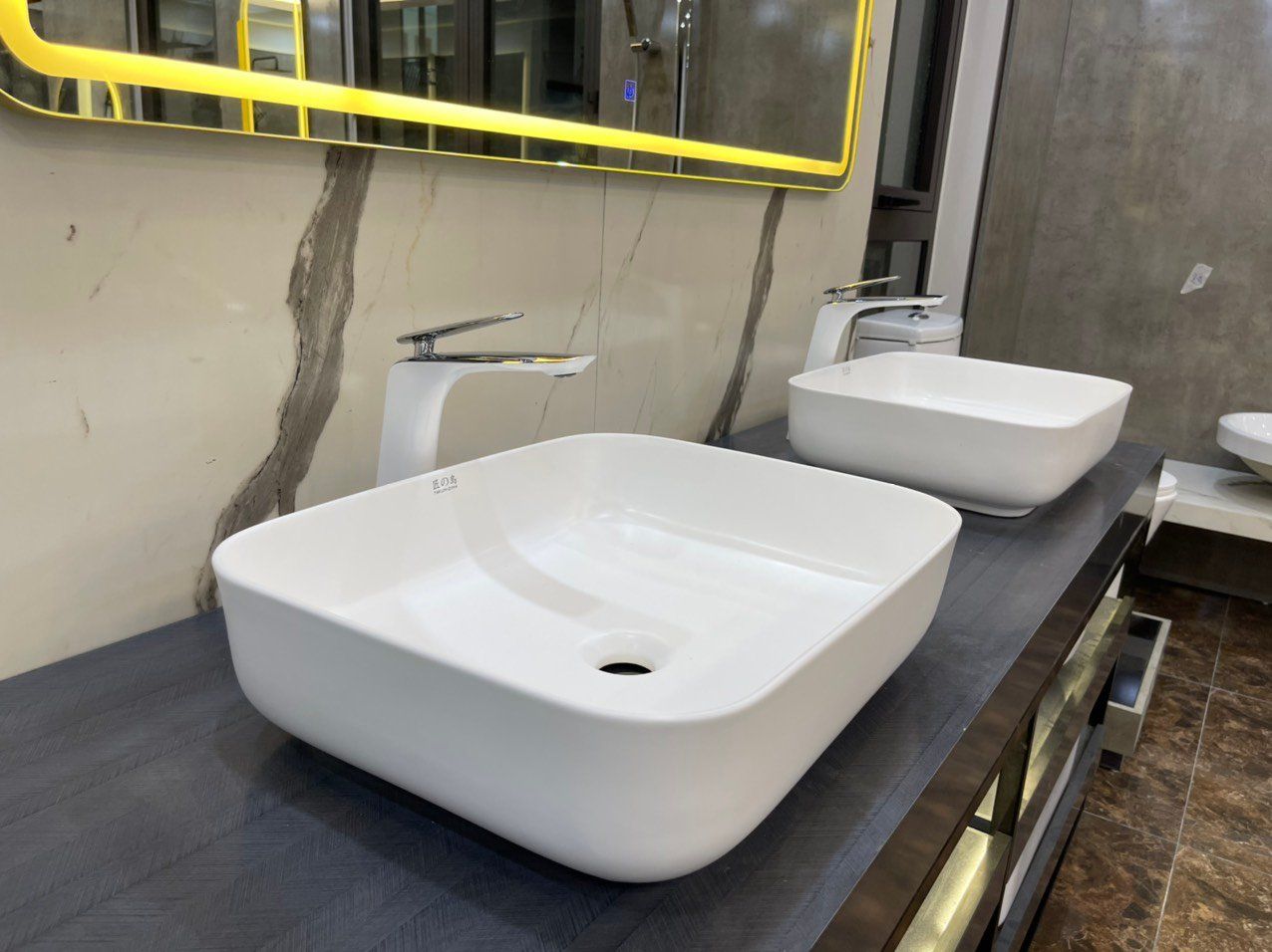  Chậu rửa dương bàn men mờ Bs-228m 
