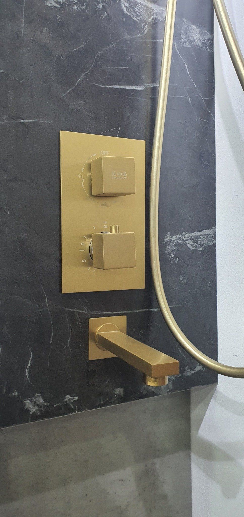  Wall-Mounted Shower Fc-4051g 