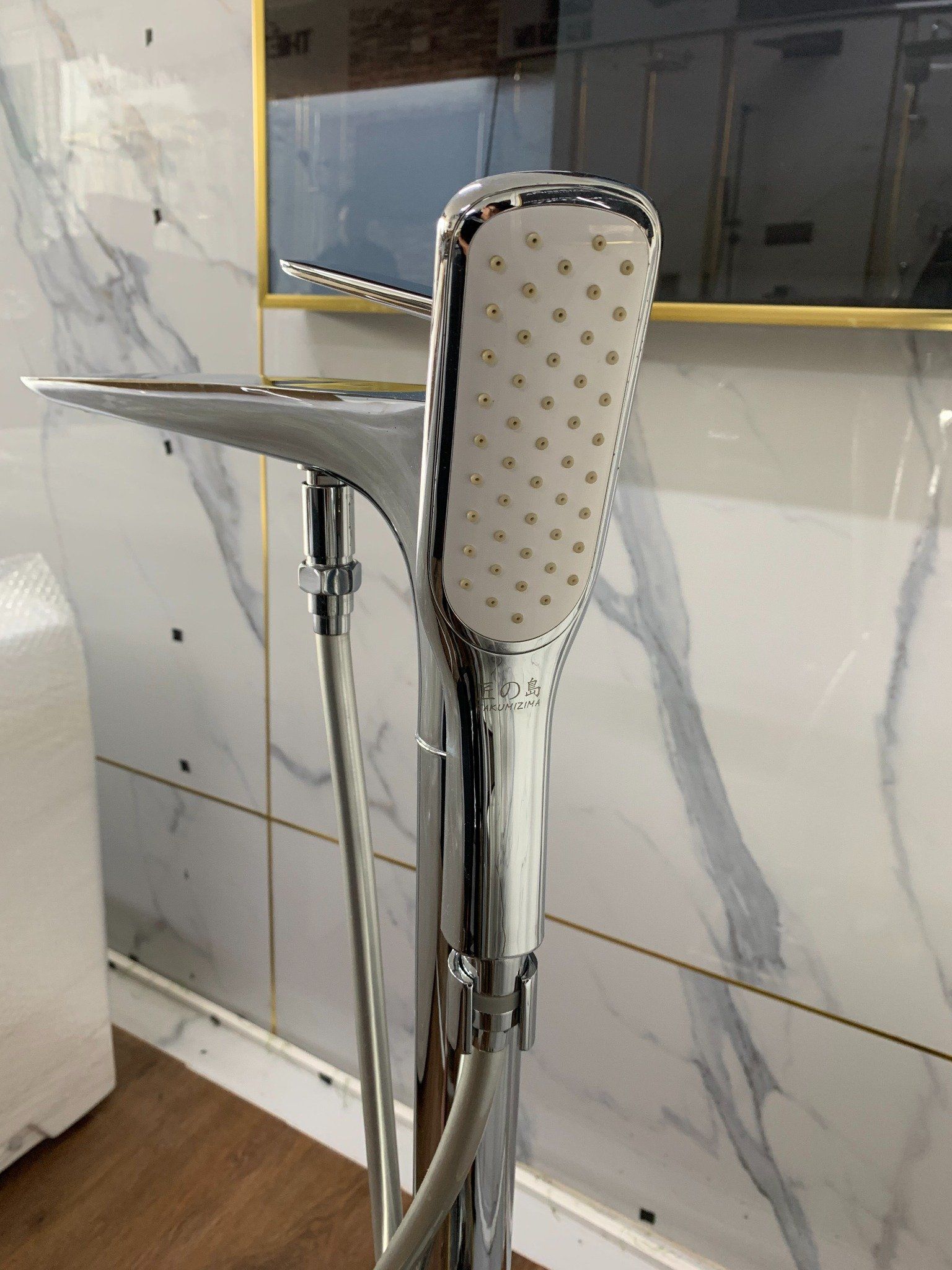  FLOOR-MOUNTED BATHTUB SHOWER Fc-4011 
