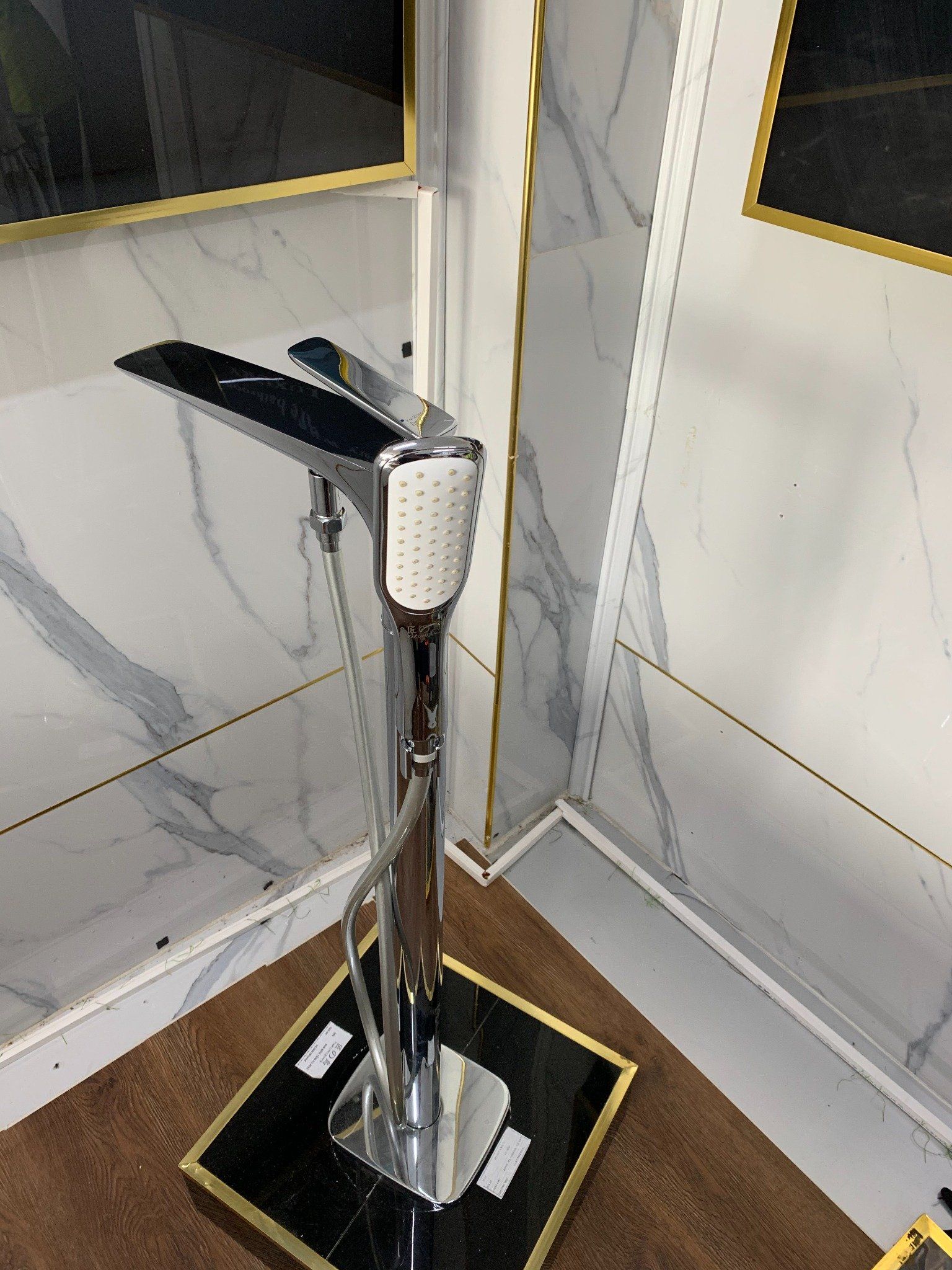  FLOOR-MOUNTED BATHTUB SHOWER Fc-4011 