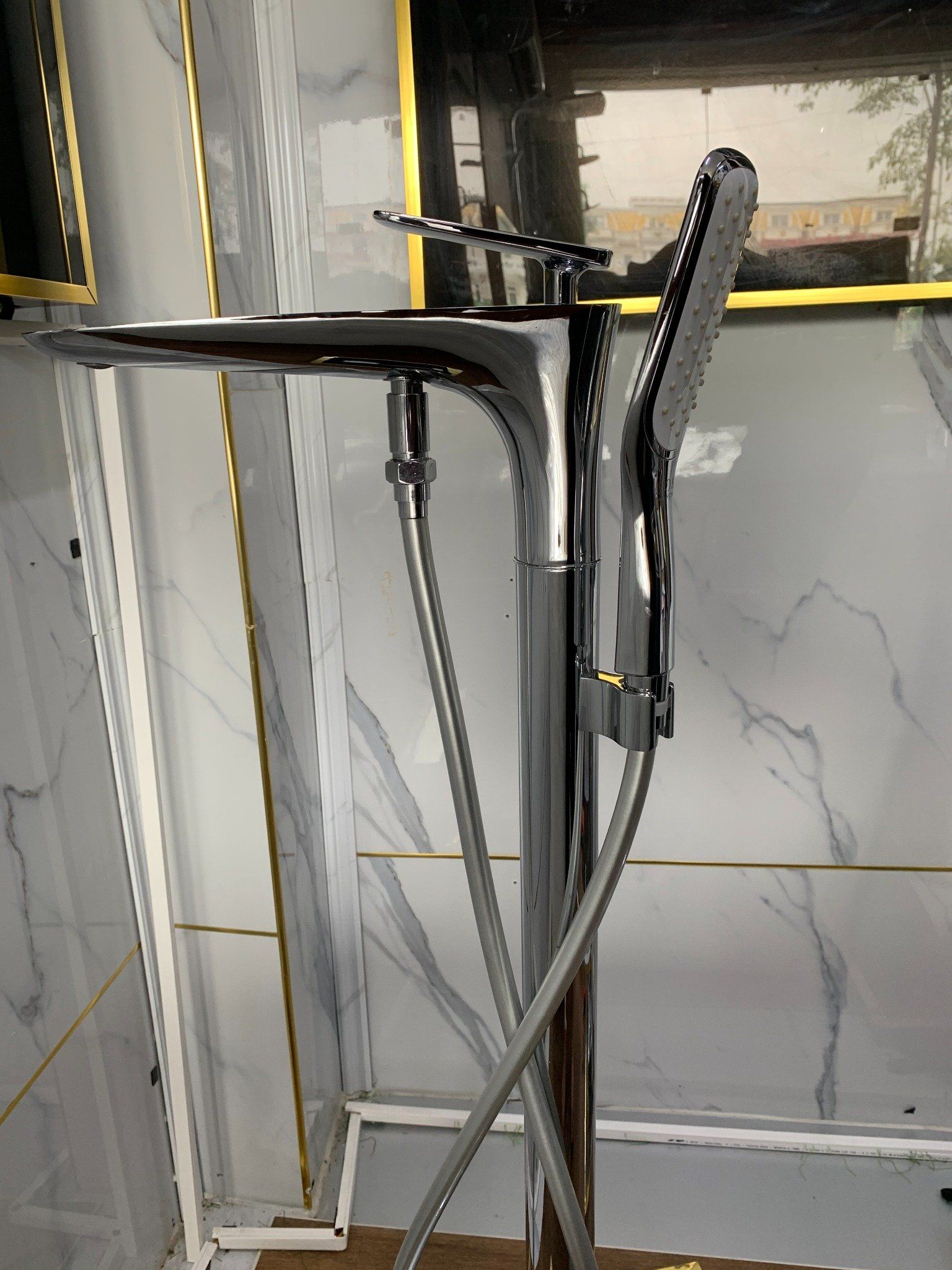  FLOOR-MOUNTED BATHTUB SHOWER Fc-4011 