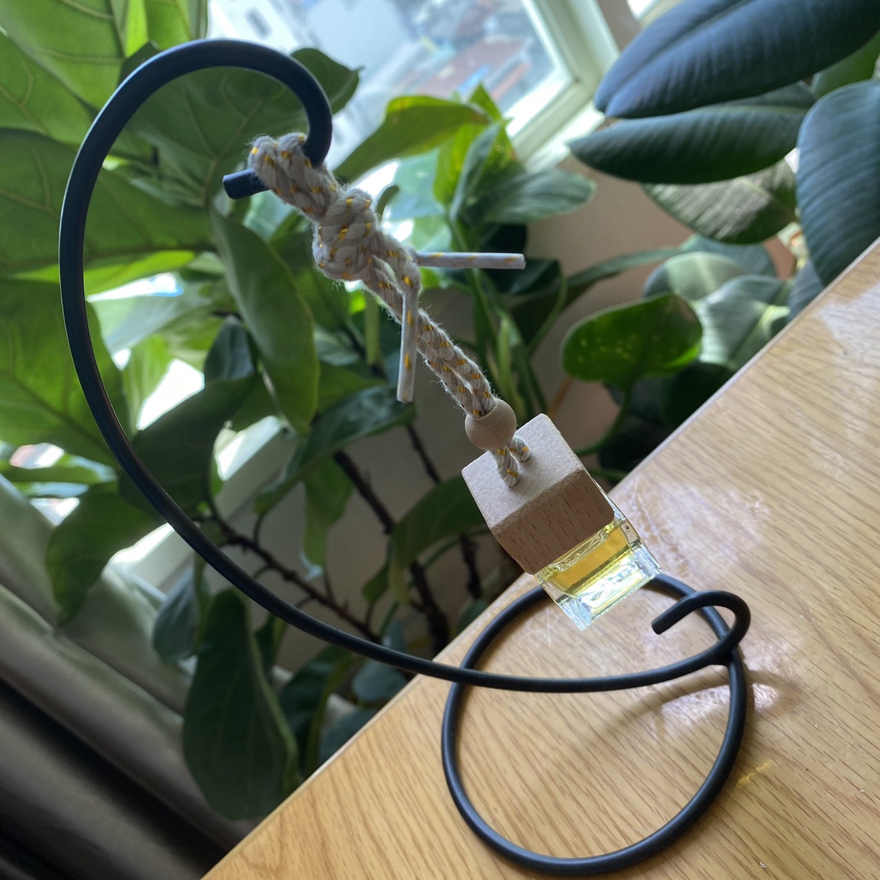 TINH DẦU THƠM TREO XE, TREO TỦ ÁO, TREO NHÀ TẮM Chanh bạc hà   Thơm mát, khử mùi xăng xe, mùi ẩm mốc, sạch không khí, dễ chịu, thư giãn.