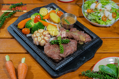  Bò Nướng Tảng Sốt Tiêu Đen 