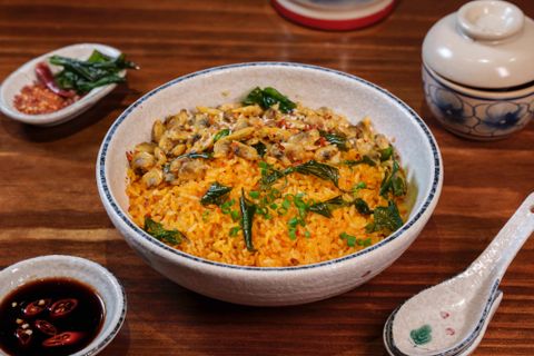  Cơm Chiên Nghêu Biển Lá Quế 