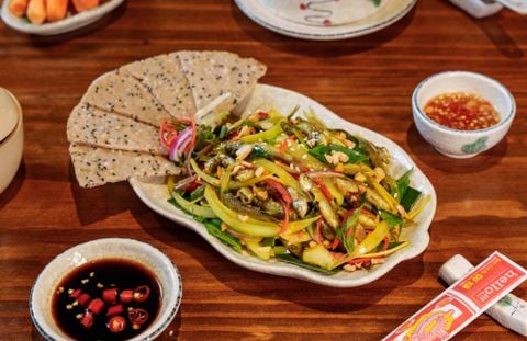  Cá Linh Non Xào Nghệ Xúc Bánh Đa 