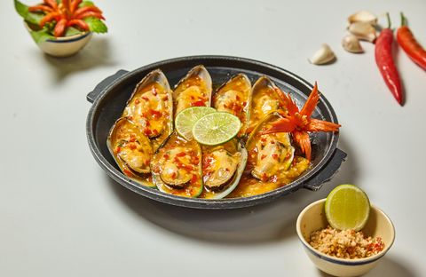  Vẹm Xanh Sốt Bơ Cay Chấm Bánh Mì 