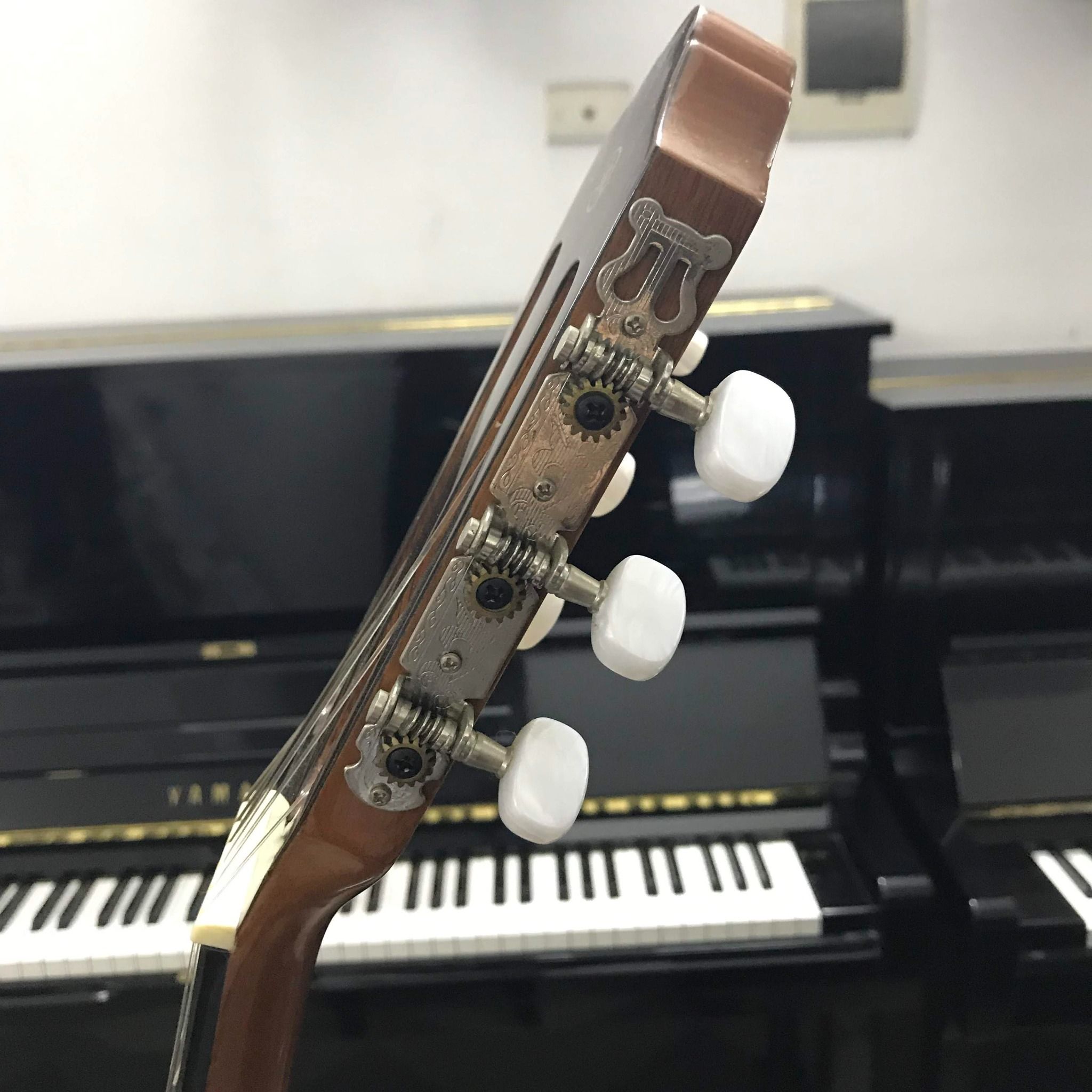 ĐÀN GUITAT CLASSIC YAMAHA C80 Piano Hà Nội