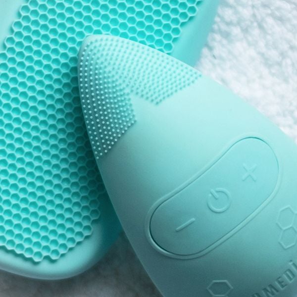 Máy rửa mặt Silicone kháng khuẩn công nghệ hút chân không HoMedics FAC-350 Nanotime