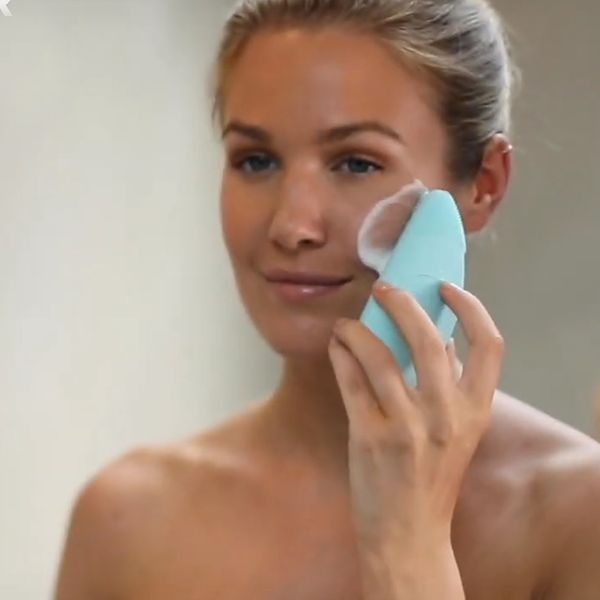 Máy rửa mặt Silicone kháng khuẩn công nghệ hút chân không HoMedics FAC-350 Nanotime