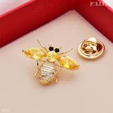  Ghim cài áo ong vàng dát đá tinh tế 