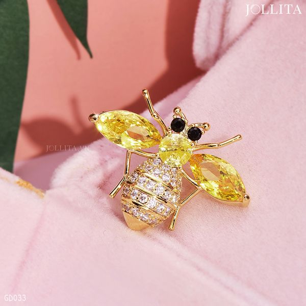  Ghim cài áo ong vàng dát đá tinh tế 