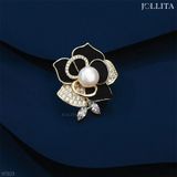  Trâm cài áo hoa trà đen đính ngọc trai thanh lịch 