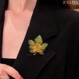  Trâm cài áo lá phong vàng đính đá zircon sang trọng 