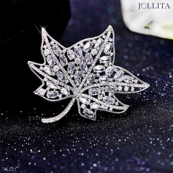  Trâm cài áo lá phong đính dá trắng  sang trọng 