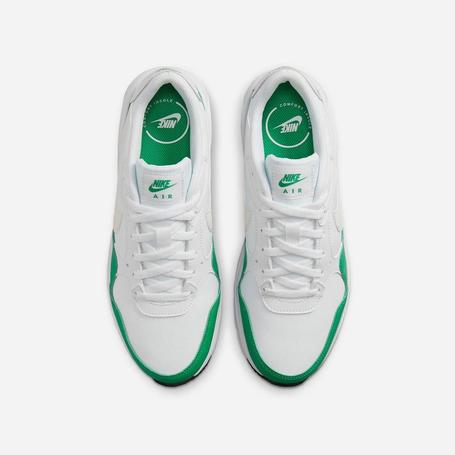 cw4555 nike