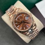 Đồng Hồ Rolex Day-Date 40mm 228235-0003 Rep 1:1 Cao Cấp Vỏ Vàng Hồng Mặt Nâu Cọc Số Đính Đá Baguette Dây Kim Loại