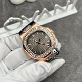 Đồng Hồ Patek Philippe Nautilus 5723/1R-010 Rep 1:1 Chế Tác Vỏ Vàng Khối 18K Niềng Bezel Đính Kim Cương Thiên Nhiên Mặt Nâu Dây Da