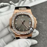 Đồng Hồ Patek Philippe Nautilus 5723/1R-010 Rep 1:1 Chế Tác Vỏ Vàng Khối 18K Niềng Bezel Đính Kim Cương Thiên Nhiên Mặt Nâu Dây Da