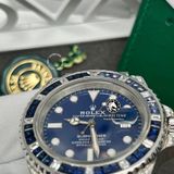 Đồng Hồ Rolex Submariner 116659SABR Rep 1:1 Chế Tác Vỏ Bạch Kim PT950 Niềng Bezel Đính Ruby Xanh Mặt Xanh Dây Kim Loại