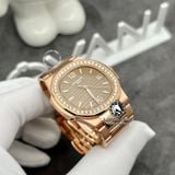 Đồng Hồ Patek Philippe Nautilus 7010/1R-012 Rep 1:1 Chế Tác Vỏ Vàng Khối 18K Niềng Bezel Độ Kim Cương Thiên nhiên Mặt Nâu Dây Kim Loại
