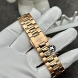Đồng Hồ Patek Philippe Nautilus 5724R-001 Rep 1:1 Chế Tác Vỏ Vàng Khối 18K Niềng Bezel Đính Kim Cương Thiên Nhiên Mặt Nâu Dây Kim Loại