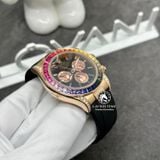 Đồng Hồ Rolex Cosmograph Daytona Rainbow 116595RBOW Rep 1:1 Chế Tác Vỏ Vàng Khối 18K Niềng Bezel Đính Ruby Cầu Vồng Mặt Đen Cọc Số Kim Cương Baguette Dây Cao Su