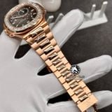 Đồng Hồ Patek Philippe Nautilus 5724R-001 Rep 1:1 Chế Tác Vỏ Vàng Khối 18K Niềng Bezel Đính Kim Cương Thiên Nhiên Mặt Nâu Dây Kim Loại