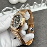 Đồng Hồ Patek Philippe Nautilus 5724R-001 Rep 1:1 Chế Tác Vỏ Vàng Khối 18K Niềng Bezel Đính Kim Cương Thiên Nhiên Mặt Nâu Dây Kim Loại